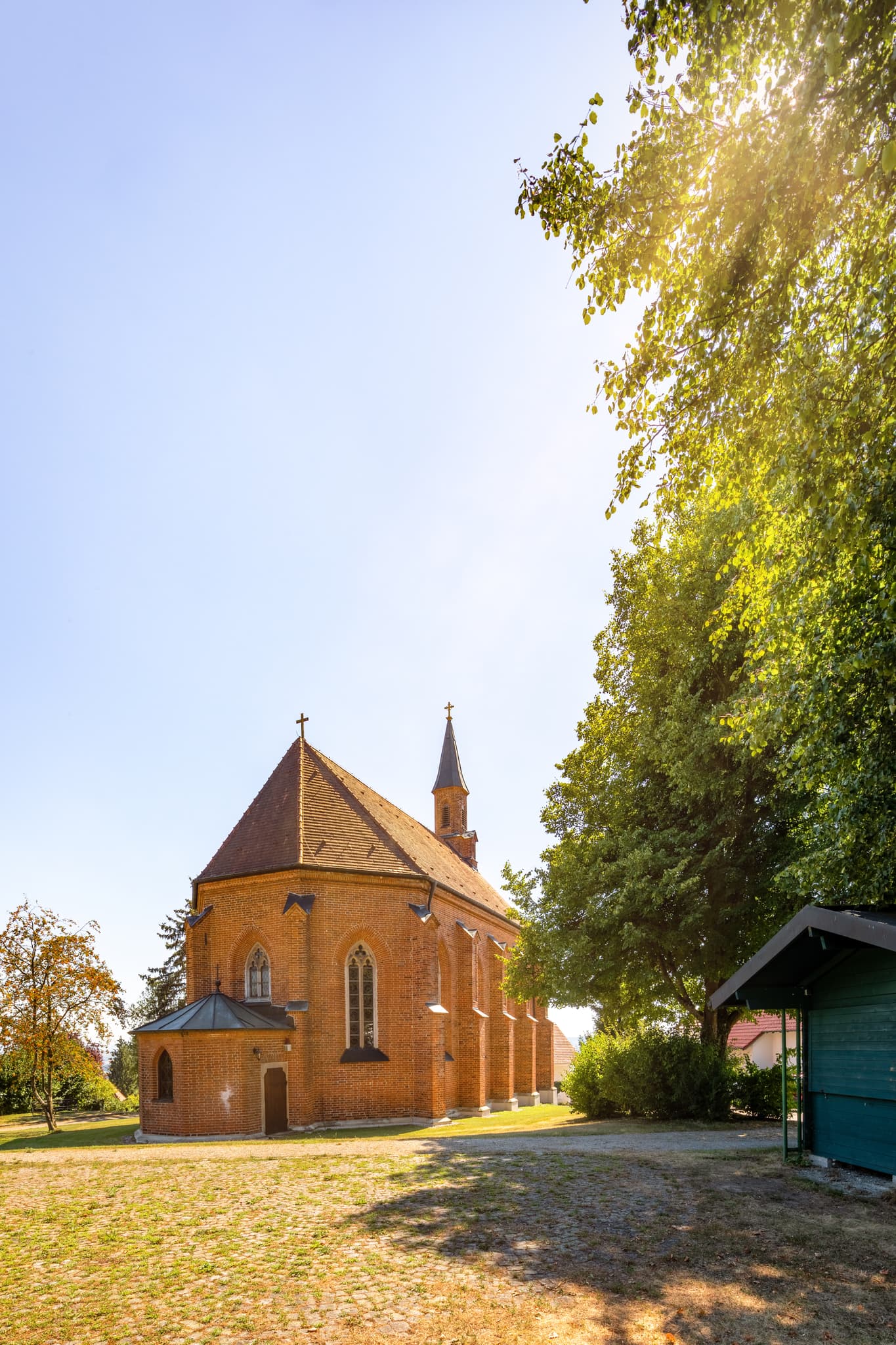 Kirche Maria Schutz der Christen, Kronberg, Bad Griesbach - Backsteinkirche Maria Schutzder Christen in Kronberg, Bad Griesbach, Passau, Niederbayern, Deutschland. Kronberger Kirche