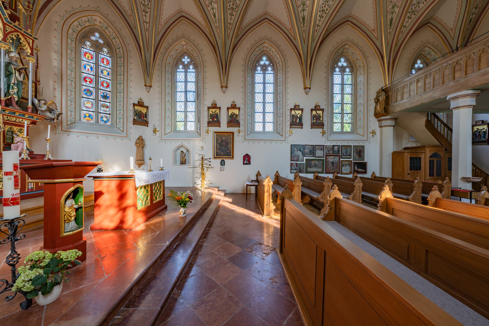 Kirche Maria Schutz der Christen, Kronberg, Bad Griesbach - Altar der Backsteinkirche Maria Schutzder Christen in Kronberg, Bad Griesbach, Passau, Niederbayern, Deutschland. Kronberger Kirche