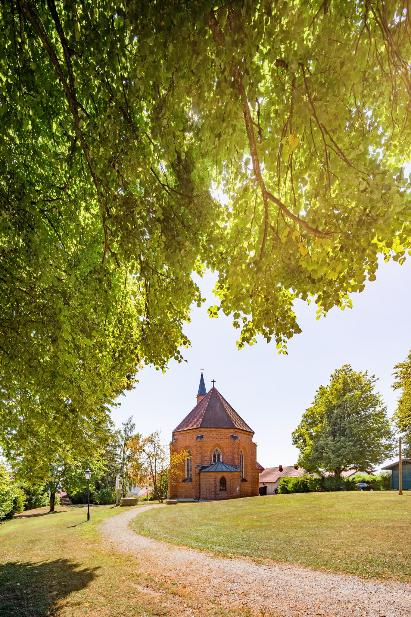 Kirche Maria Schutz der Christen, Kronberg, Bad Griesbach - Backsteinkirche Maria Schutzder Christen in Kronberg, Bad Griesbach, Passau, Niederbayern, Deutschland. Kronberger Kirche