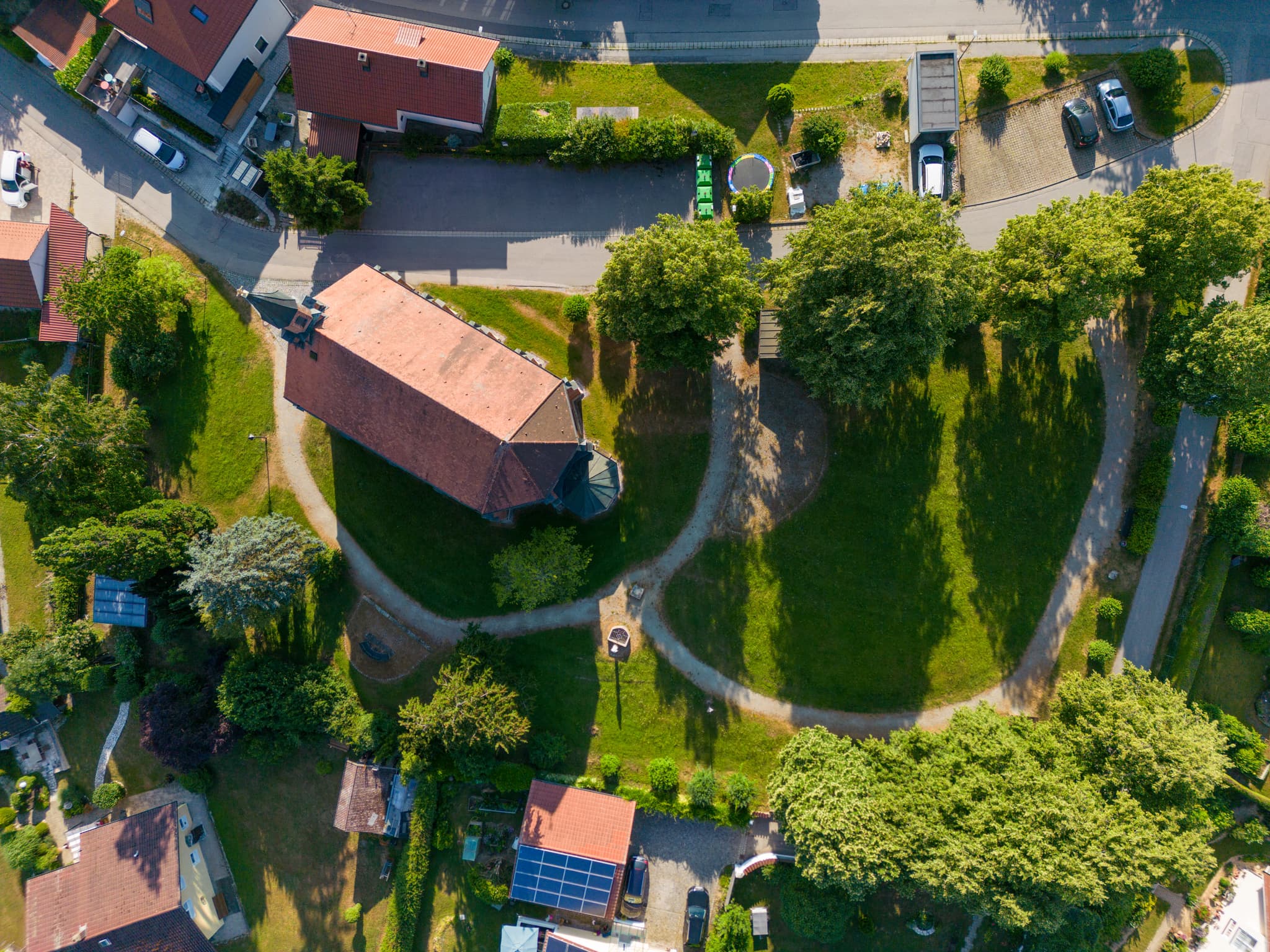Kirche Maria Schutz der Christen, Kronberg, Bad Griesbach - Backsteinkirche Maria Schutzder Christen in Kronberg, Bad Griesbach, Passau, Niederbayern, Deutschland. Kronberger Kirche, Luftbild