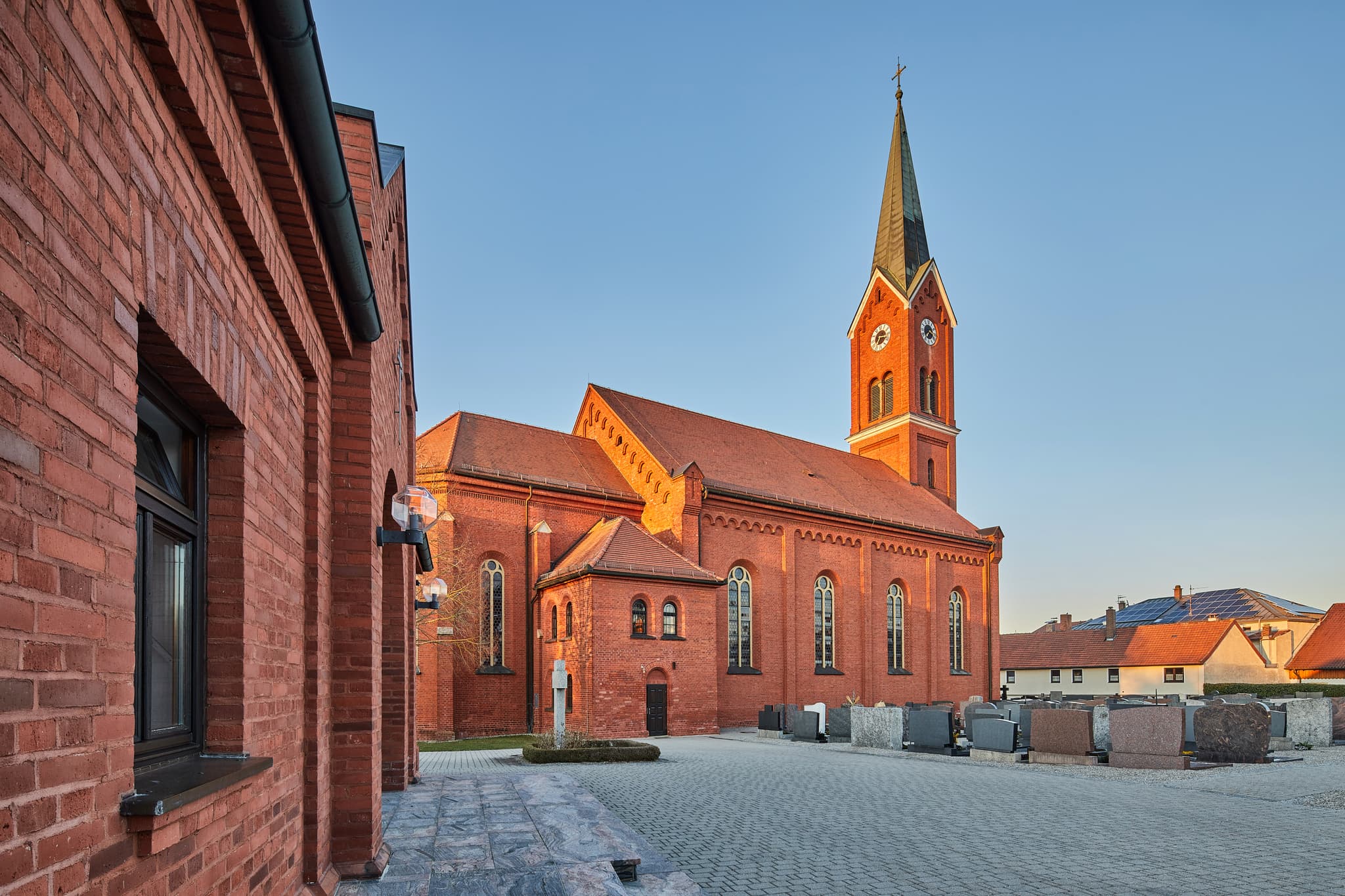 Kirche Sankt Andreas, Wurmannsquick, Rottal-Inn - Außenansicht der Kirche Sankt Andreas in Wurmannsquick, Gemeinde Wurmannsquick, Landkreis Rottal-Inn, Niederbayern, Holzland/Bäderdrieck, Bayern, Deutschland.