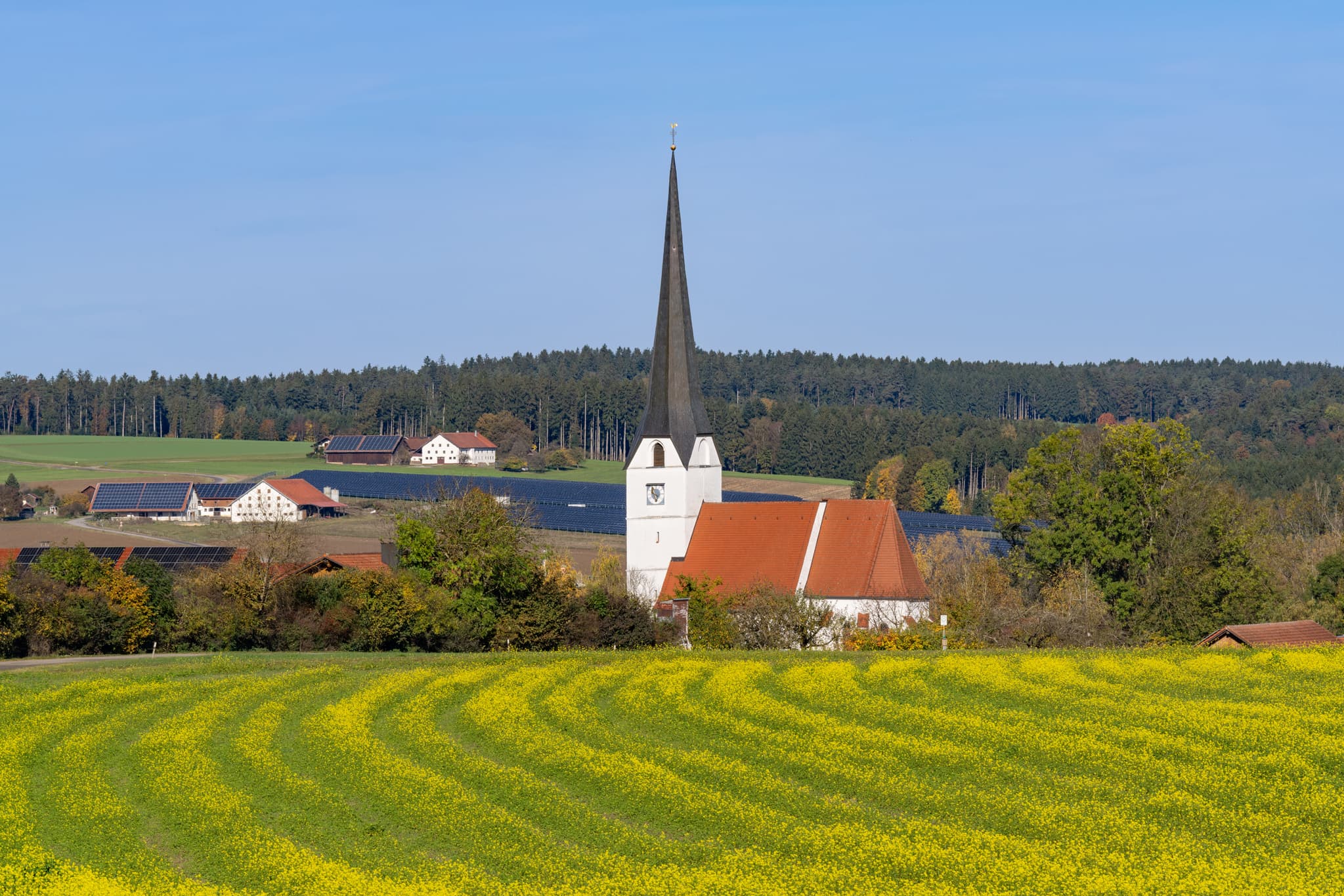 Kirche St. Jakobus, Rottenstuben, Rottal-Inn, Niederbayern - Landschaftsaufnahme von Rottenstuben bei Hebertsfelden mit der Kirche St. Jakobus im Holzland, Landkreis Rottal-Inn, Niederbayern, Deutschland.