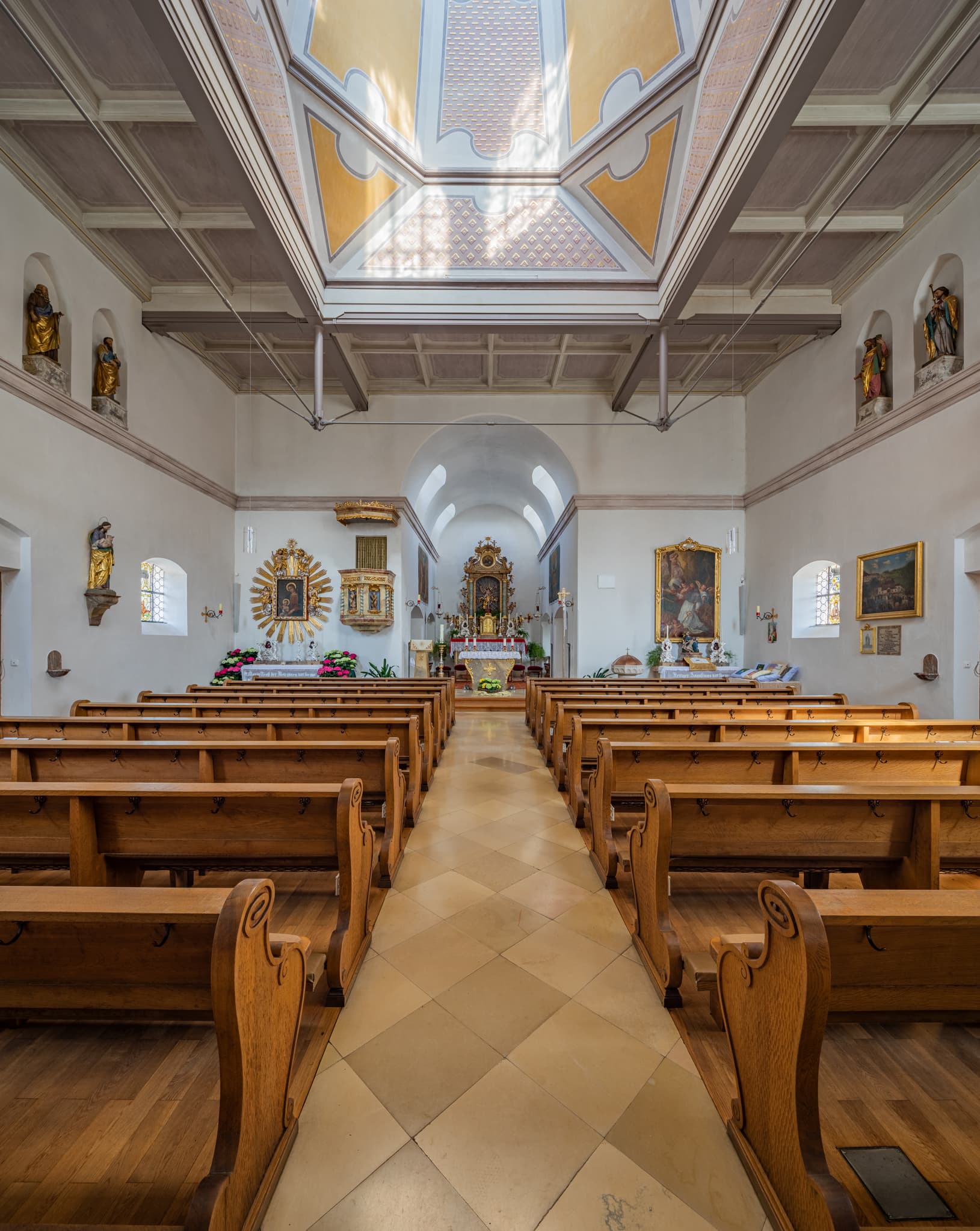 Kirche St. Maria Loreto, Reichertsheim, Mühldorf - Entdecken Sie die idyllische Kirche St. Maria Loreto in Ramsau bei Reichertsheim, Landkreis Mühldorf am Inn, Oberbayern, Region Inn-Salzach, Deutschland.