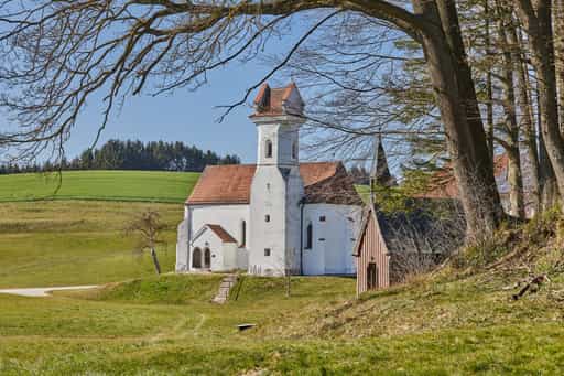 Kirche St. Nikolaus und Florian mit Corona Kapelle Birnbach