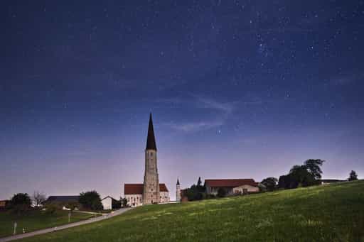 Kirchenturm bei Nacht, Schildthurn, Niederbayern, Holzland