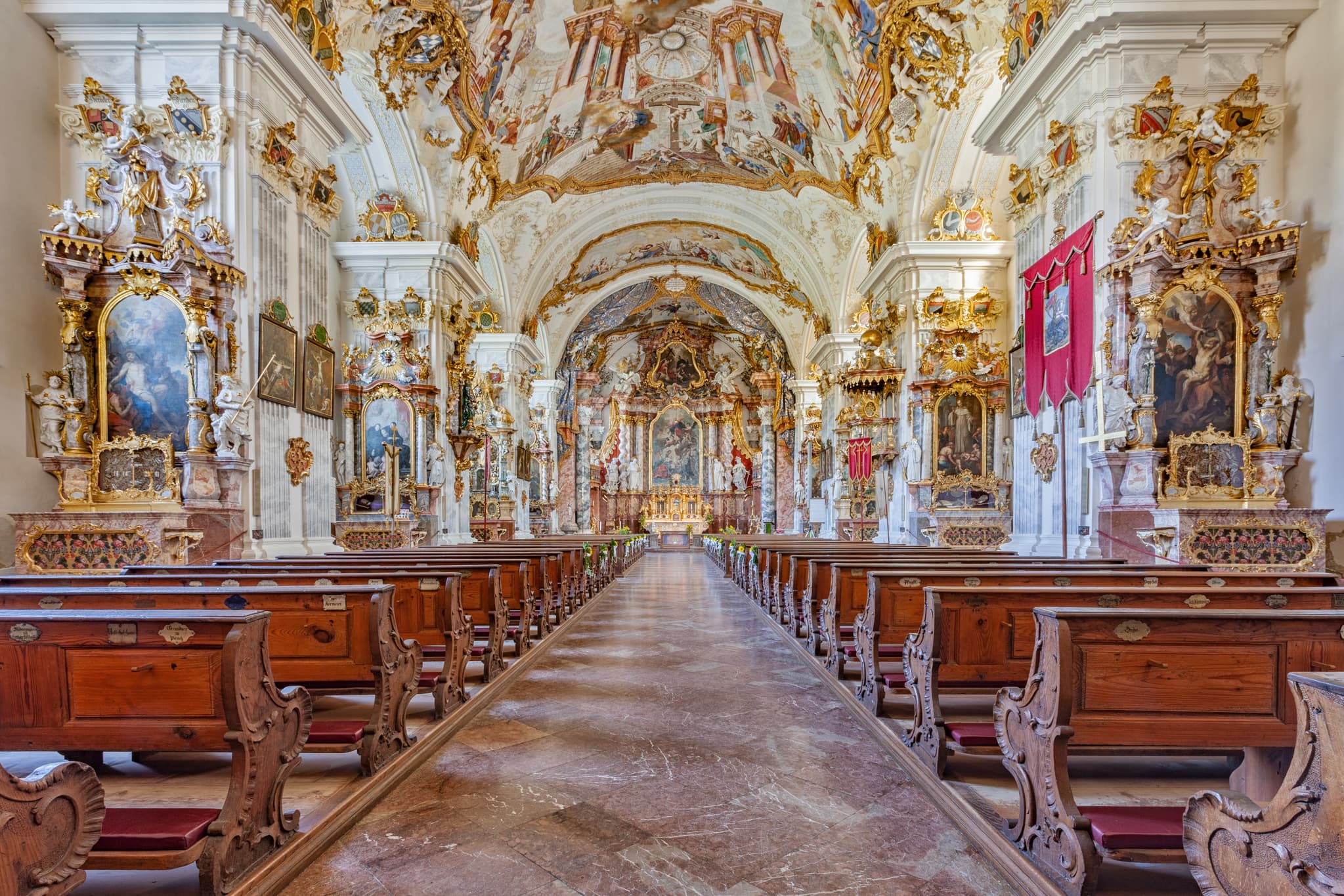 Klosterkirche Raitenhaslach, St. Georg u. Pankratius, - Die barocke Klosterkirche St. Georg und Pankratius in Raitenhaslach, Landkreis Altötting, Oberbayern, Inn-Salzach, Deutschland