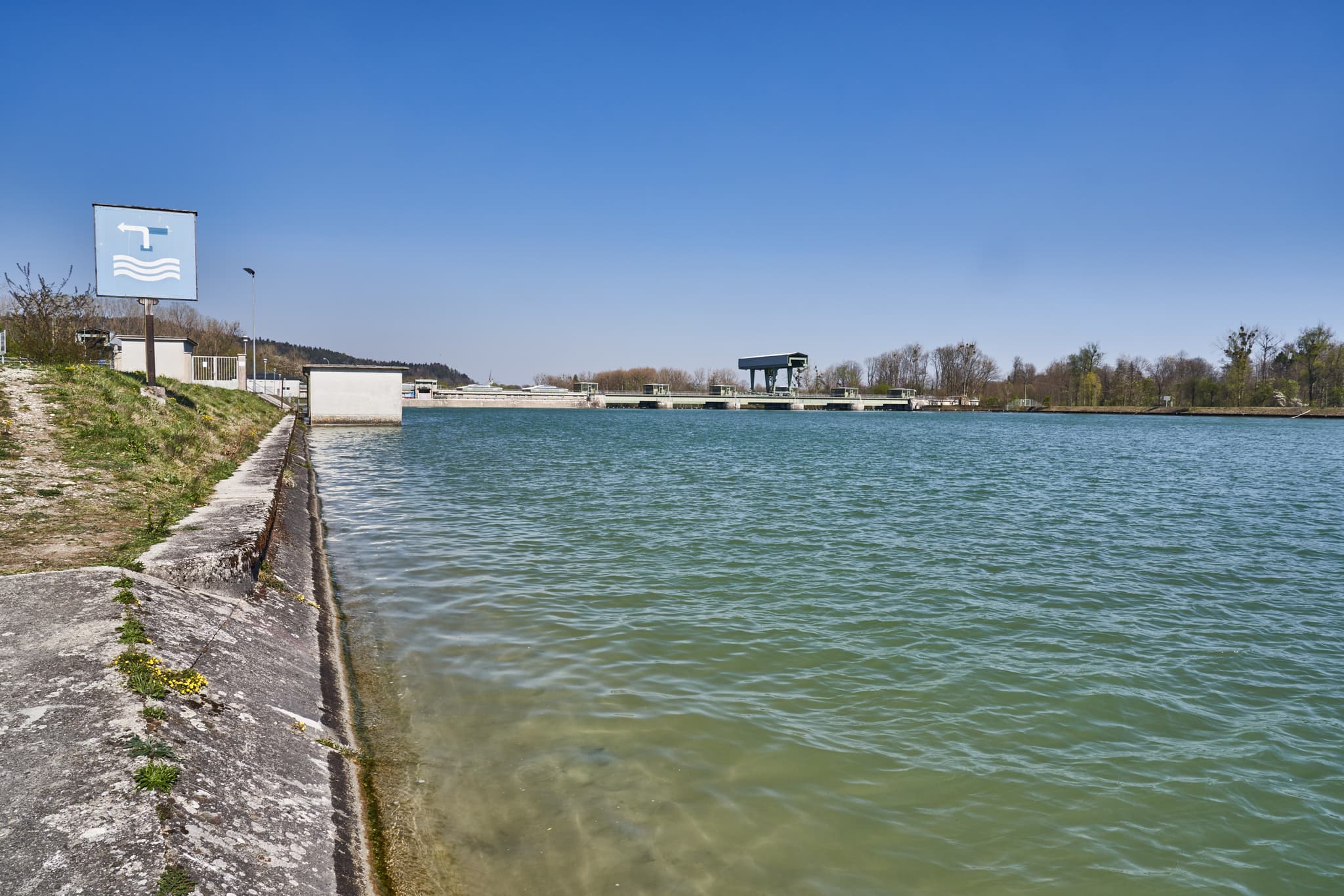 Kraftwerk am Inn, Stammham, Altötting, Oberbayern - Das Bild zeigt das Verbund Kraftwerk am Inn bei Stammham in der Region Inn-Salzach, Landkreis Altötting, Oberbayern, Deutschland.