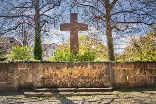 Kreuzweg mit Brunnen, Altötting, Oberbayern, Inn-Salzach