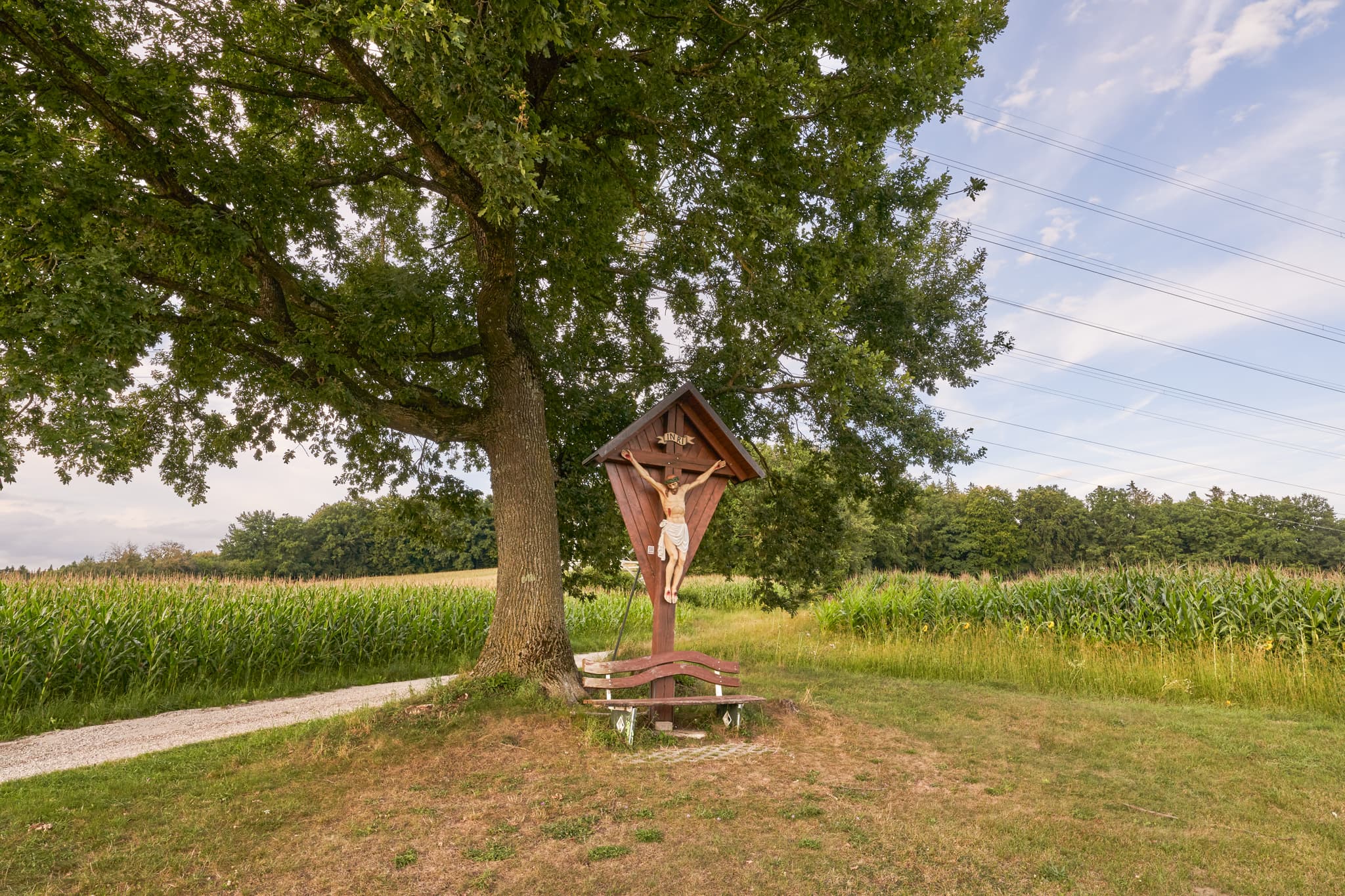 Kreuzweg, Schellenbergstraße, Simbach am Inn, Rottal-Inn - Kreuz am Eichenbaum am Schellenbergweg, Schellenberg, Simbach am Inn. Landkreis Rottal-Inn, Niederbayern, Holzland/Bäderdreieck, Bayern, Deutschland.