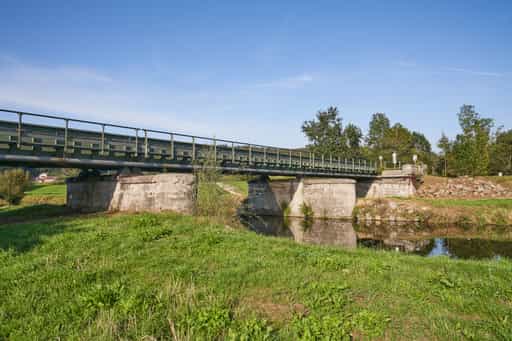 Kronberg Eisenbahn-Brücke über Isen, Altötting, Oberbayern