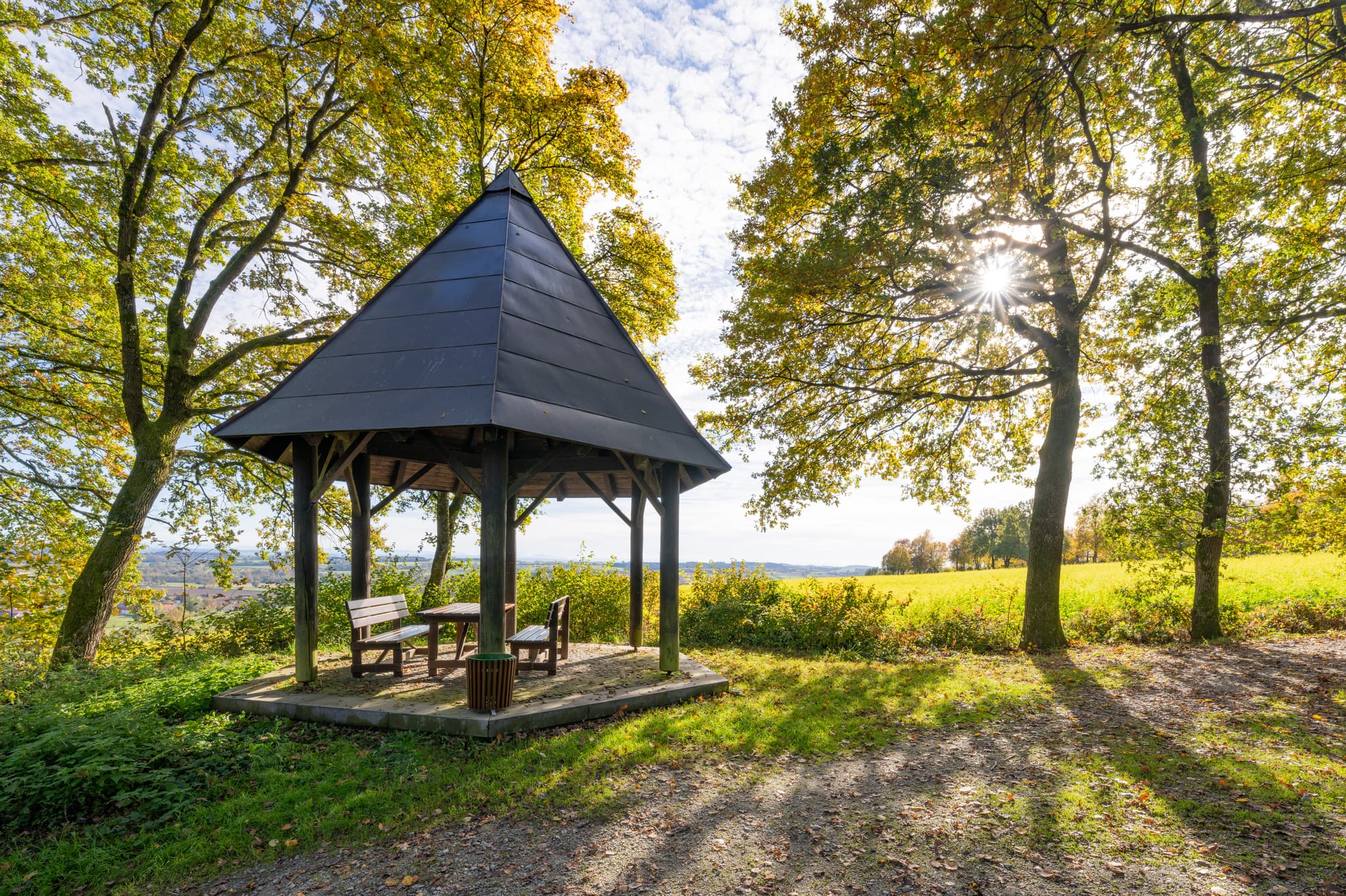 Kurpark Pavillon Bad Griesbach, Passau, Niederbayern - Idyllischer Kurpark Pavillon in Bad Griesbach im Rottal, Landkreis Passau, Niederbayern. Ein malerisches Motiv im Herzen des Bäderdreiecks in Deutschland.