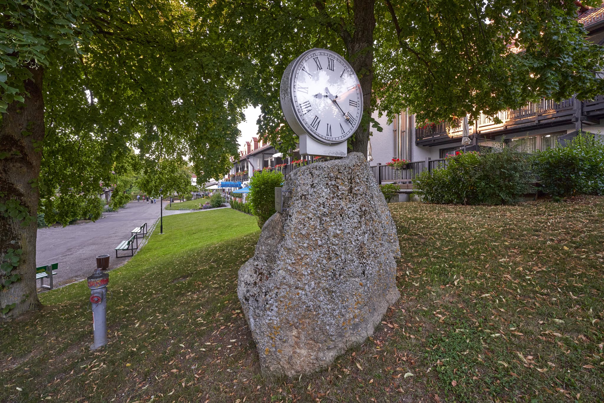 Kurpark Uhr, Bad Griesbach, Niederbayern, Bäderdreieck - Uhr im Kurpark in Bad Griesbach im Landkreis Passau, Niederbayern. Ideal für Erholung und Spaziergänge in der Bäderdreieck Region, Deutschland.