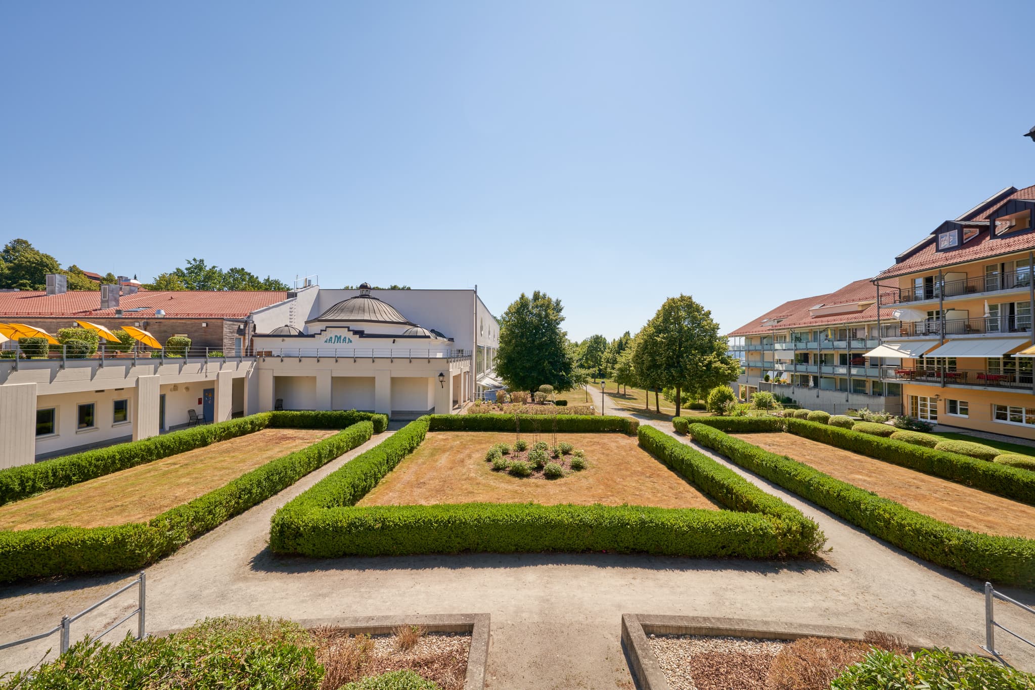 Kurplatz Bad Griesbach, Landkreis Passau, Niederbayern - Kurplatz der Therme in Bad Griesbach im Landkreis Passau, Niederbayern. Eine schöne Ansicht des Kurortes in der Region Rottal, Deutschland.