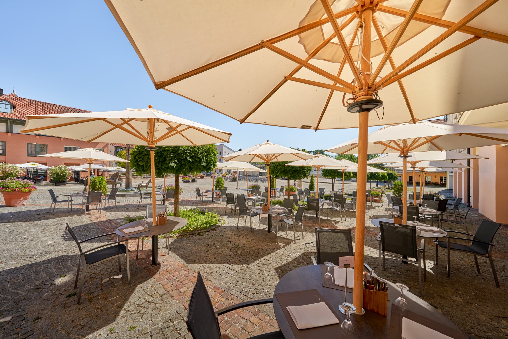 Kurplatz Bad Griesbach Passau Niederbayern, Bäderdreieck - Einladender Therme Kurplatz in Bad Griesbach, Landkreis Passau, Niederbayern, Deutschland. Erleben Sie das Bäderdreieck mit seinen Kur- und Wellnessangeboten.