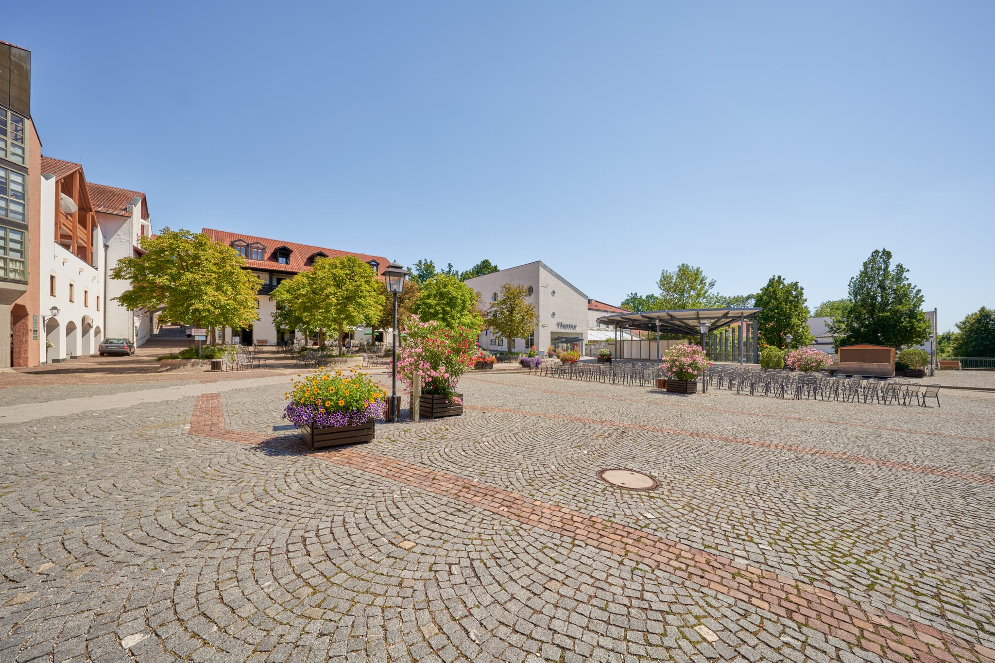 Kurplatz Bad Griesbach, Passau, Niederbayern, Bäderdreieck - Idyllischer Therme Kurplatz in Bad Griesbach im Landkreis Passau, Niederbayern. Entdecken Sie das Bäderdreieck in Deutschland. Eine Oase der Ruhe und Erholung.