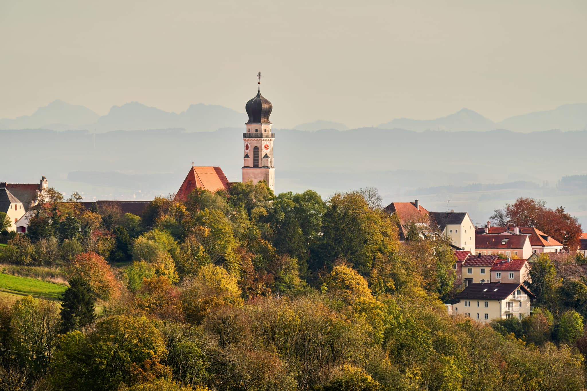 Lederbach Golfclub Herbst auf Bad Griesbach, Niederbayern - Herbstliche Impressionen vom Lederbach Golfclub in Bad Griesbach, Landkreis Passau, Niederbayern, Deutschland. Erleben Sie die Schönheit des Bäderdreiecks.