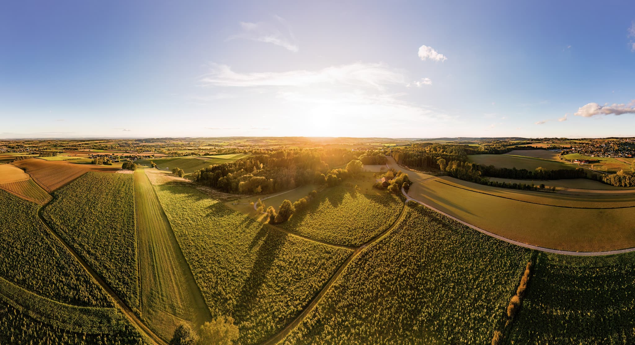 Luftbild Bad Griesbach, Sonnenblumen, Passau, Niederbayern - Luftbild zeigt Kurpark Bad Griesbach im Rottal, Landkreis Passau, Niederbayern, Deutschland. Sonnenblumenfelder prägen die Landschaft der Bäderdreieck-Region.