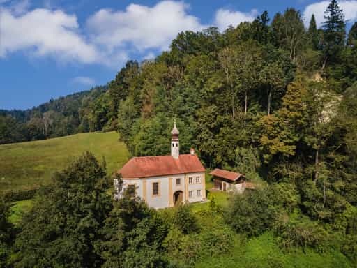 Luftbild der Klausenkirche Engfurt, Töging am Inn, Altötting