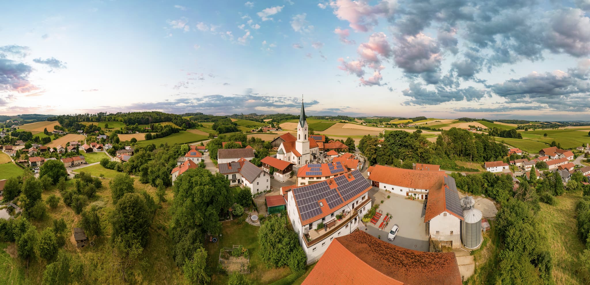 Luftbild Ortsansicht Weng, Bad Griesbach, Passau - Detailliertes Luftbild der charmanten Ortschaft Weng, Gemeinde Bad Griesbach im Landkreis Passau, Niederbayern, gelegen im malerischen Bäderdreieck.