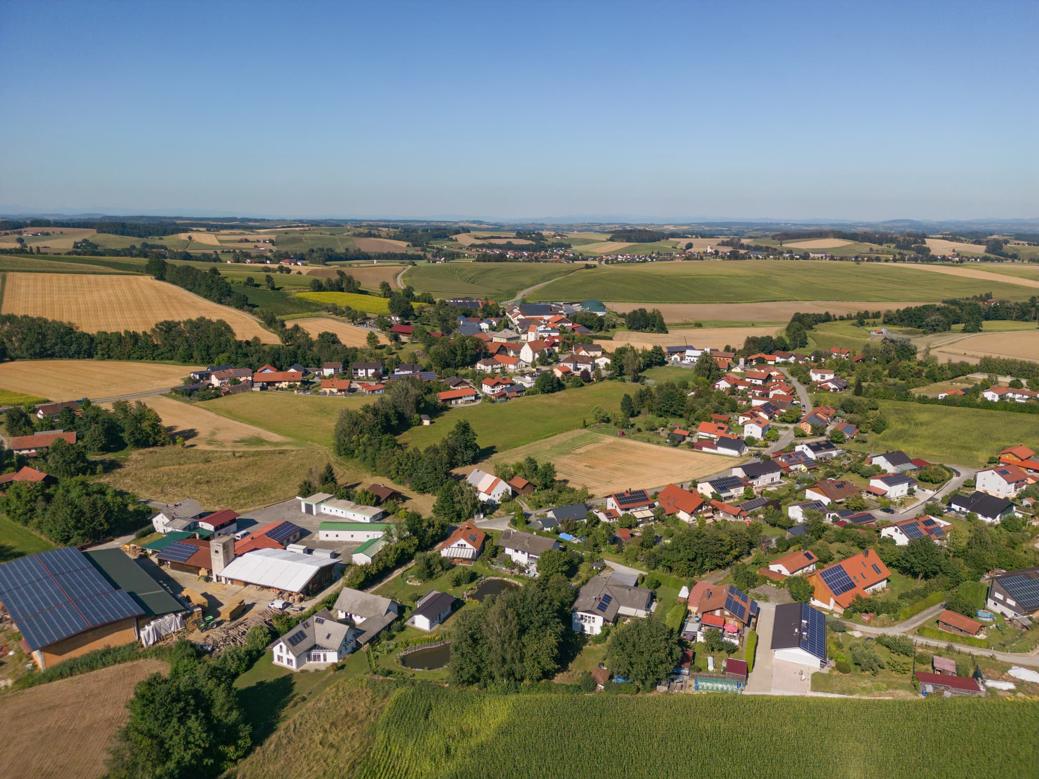 Luftbild Reutern, Bad Griesbach, Passau, Niederbayern - Luftbild von Reutern, einem Ortsteil von Bad Griesbach im Landkreis Passau, Niederbayern, Deutschland. Die Aufnahme zeigt die Landschaft des Bäderdreiecks.