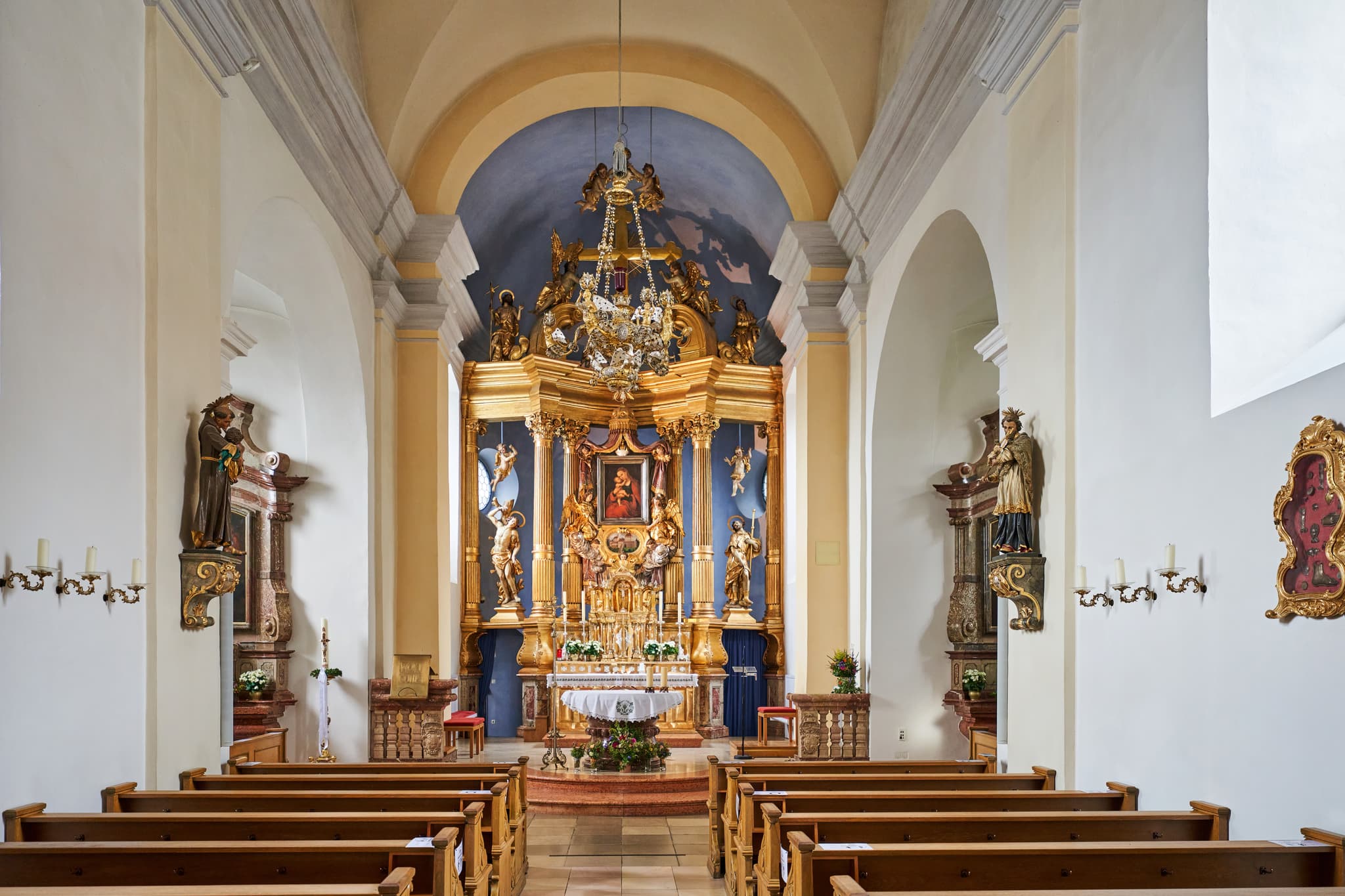 Mariahilf Passau, Innstadt, Wallfahrtskirche, Kirche Altar - Die Klosterkirche Mariahilf liegt hoch über dem Inn bei Passau, Innstadt, Niederbayern, Ausflugsziel mit Wallfahrtskirche, Kirche Innen Altar