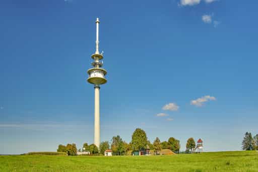 Markanter Funkturm Schnaitsee, Traunstein, Oberbayern