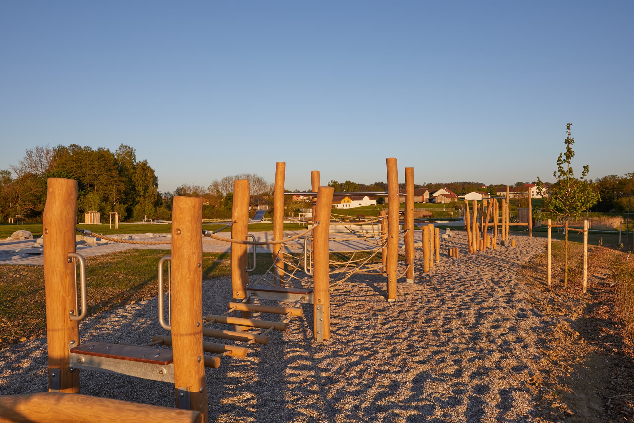 Motorik-Spielplatz am Naturbad, Mitterskirchen, Niederbayern
