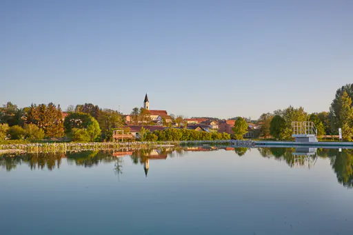 Naturbad Spiegelung von Mitterskirchen, Niederbayern