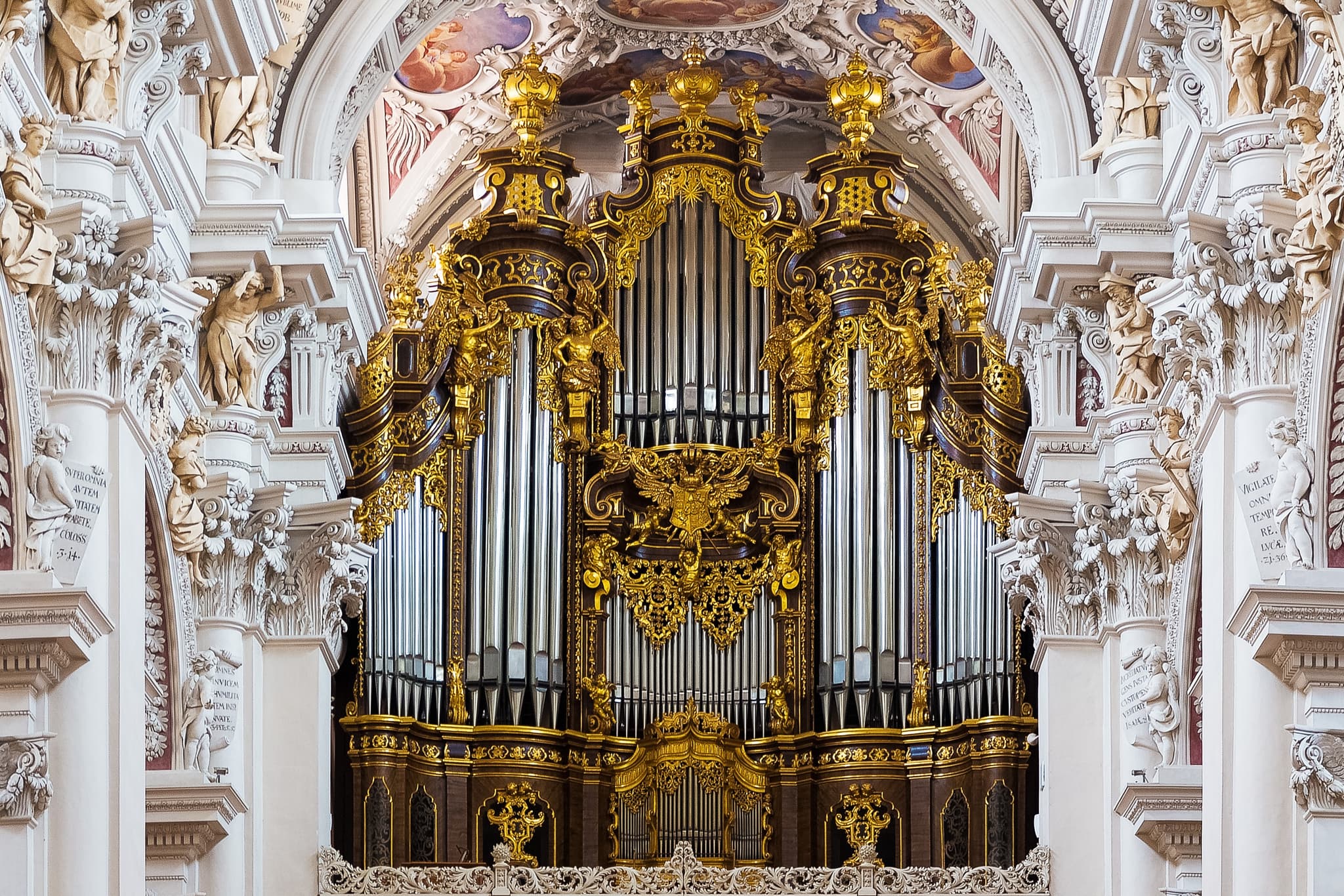 Orgel im Passauer Dom St. Stephan, Niederbayern - Die beeindruckende Orgel im Passauer Dom St. Stephan, Niederbayern, Region Inn-Salzach, Deutschland. Ein Meisterwerk der Orgelbaukunst.