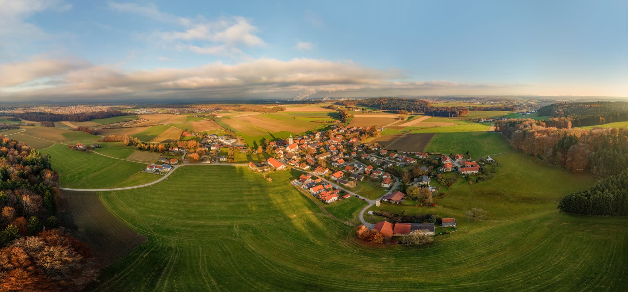 Ortsansicht Luftaufnahme Mehring, Altââtting, Oberbayern - Luftbild-Panorama von Mehring im Herbst, Landkreis Alt√∂tting, Oberbayern, Deutschland, Inn-Salzach Region.