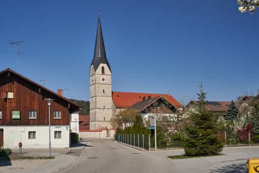 Ortsansicht mit Pfarrkirche Stammham St. Laurentius Stammham