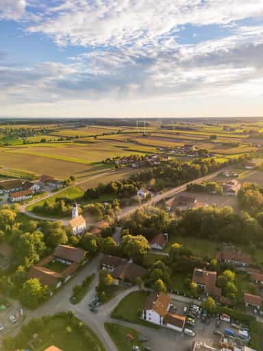 Ortsansicht mit Windpark, Dirnaich, Rottal-Inn, Niederbayern