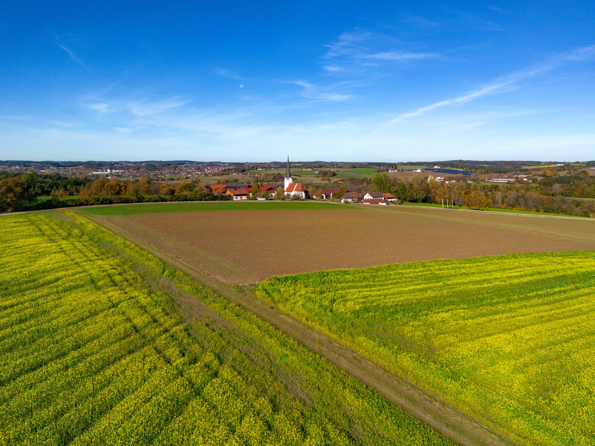 Ortsansicht Rottenstuben, Rottal-Inn, Niederbayern - Ortschaft Rottenstuben, Hebertsfelden, Rottal-Inn. Typische Ortsansicht in Niederbayern, Deutschland, Holzland.