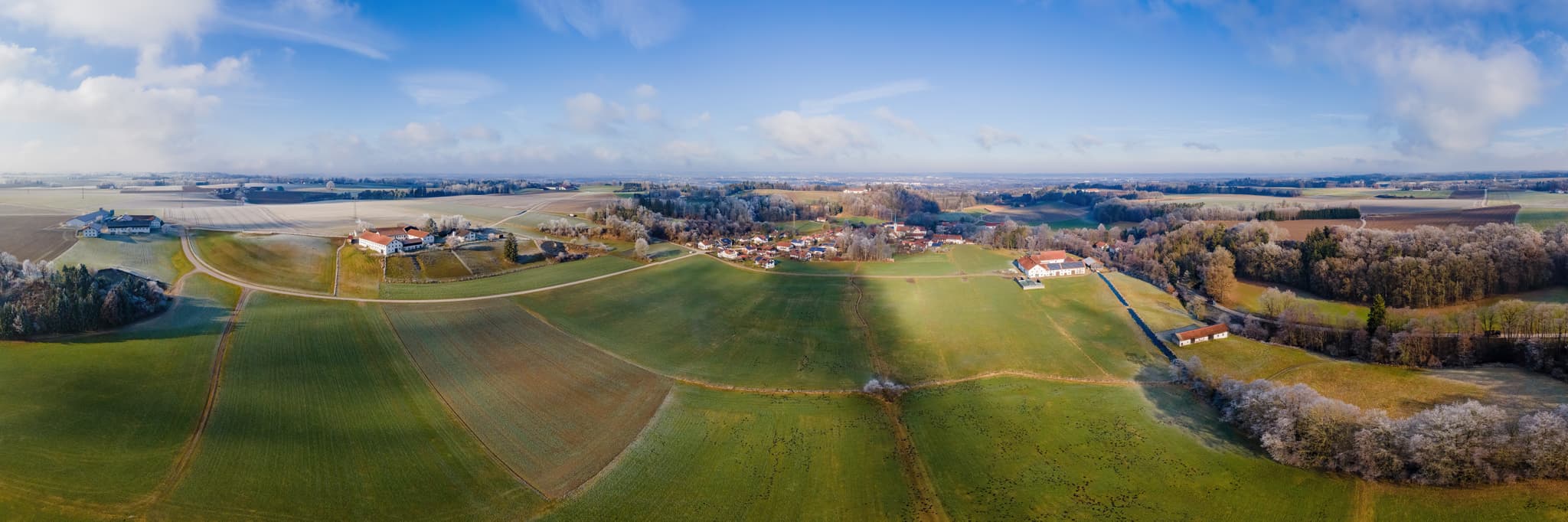 Panorama Grünbach, Gemeinde Polling, Mühldorf am Inn - Luftbild Panorama Grünbach, Gemeinde Polling im Landkreis Mühldorf am Inn, Oberbayern, Deutschland. Frost in Grünbach.