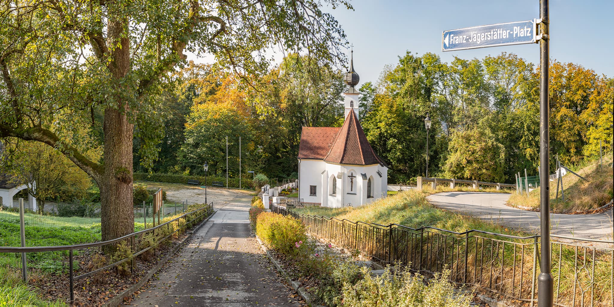 Panorama, St. Radegund, Braunau am Inn, Oberösterreich - Blick auf eine Kapelle in St. Radegund, Bezirk Braunau am Inn, Oberösterreich, Österreich. Umgeben von der Natur des Innviertels.