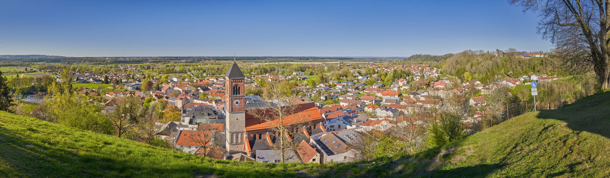 Panorama vom Schlossberg auf Kraiburg, Mühldorf am Inn - Panorama-Blick vom Schlossberg auf Kraiburg am Inn, Landkreis Mühldorf am Inn, Oberbayern, Deutschland, Inn-Salzach Region.