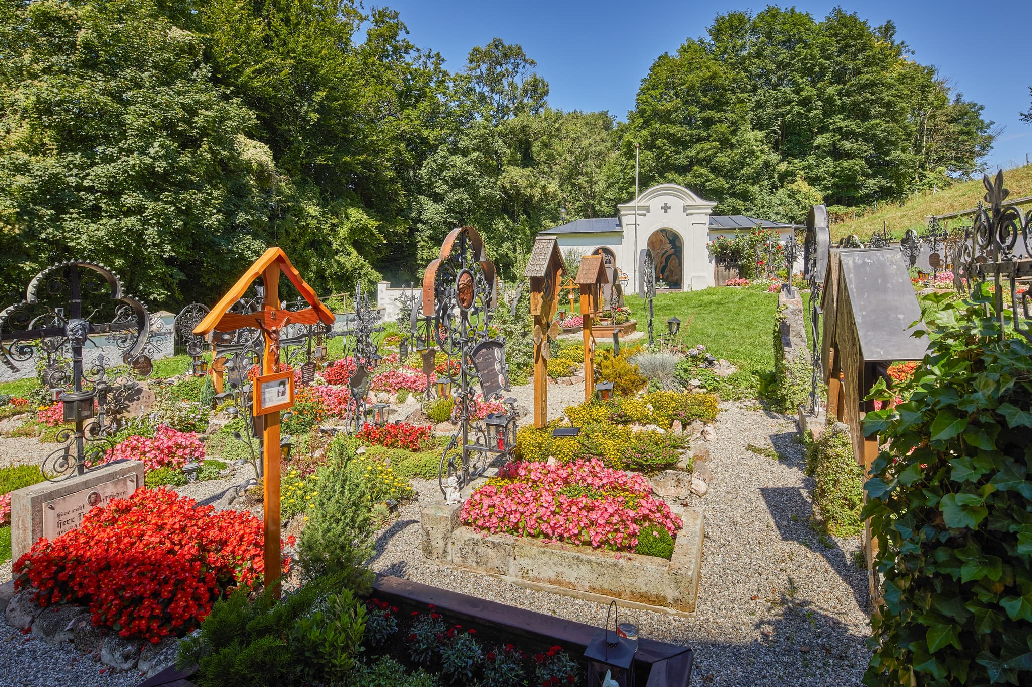 Pfarrkirche Radegundis Firedhof, St. Radegund, Braunau - Pfarrkirche Radegundis Firedhof in St. Radegund, einer Gemeinde im Landkreis Braunau am Inn, Oberösterreich, im Innviertel, Österreich.