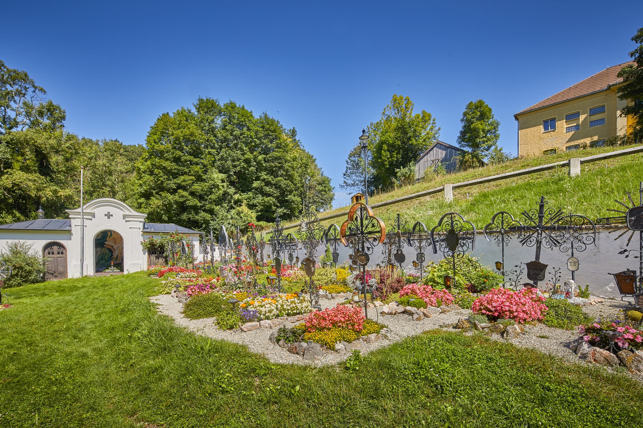 Pfarrkirche Radegundis Firedhof, St. Radegund, Braunau - Pfarrkirche Radegundis Firedhof in St. Radegund, einer Gemeinde im Landkreis Braunau am Inn, Oberösterreich, im Innviertel, Österreich.