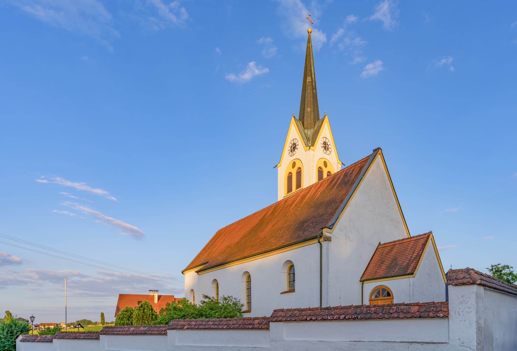 Pfarrkirche St. Ägidius Roßbach, Mühldorf, Oberbayern - Pfarrkirche St. Ägidius in Roßbach, Mühldorf am Inn, Oberbayern. Historische Kirche in Inn-Salzach, Deutschland.