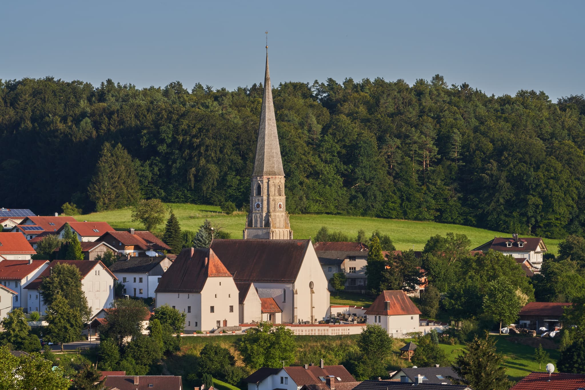 Pfarrkirche St. Alban, Taubenbach, Gemeinde Reut, Rottal-Inn - Entdecken Sie Taubenbach im Landkreis Rottal Inn. Eine charmanter Ort in der Gemeinde Reut. Entdecken Sie die Schönheit der Natur und die ruhige Atmosphäre.