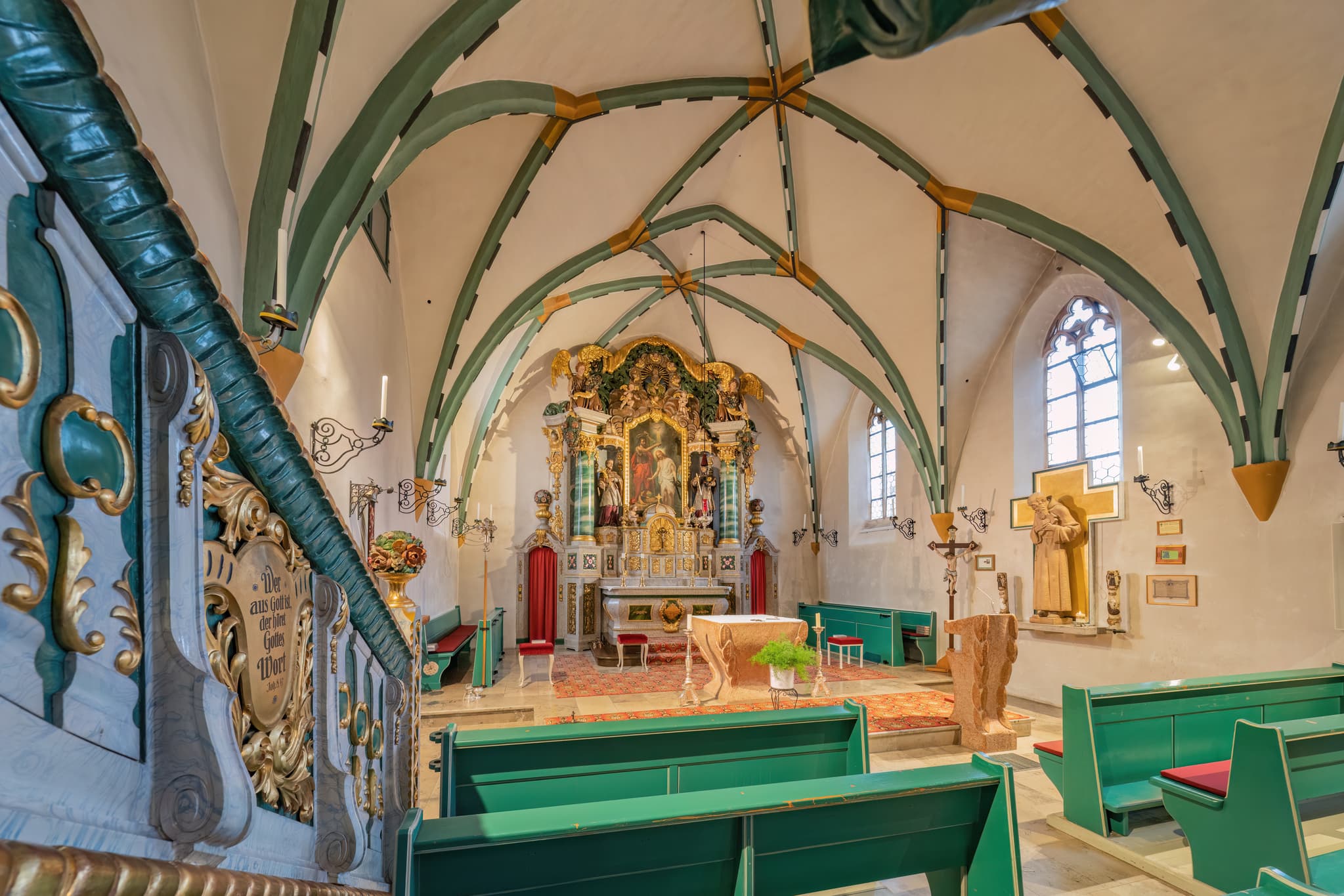 Pfarrkirche St. Johannes der TaÌufer Weng, Bad Griesbach - Innenansicht der Pfarrkirche St. Johannes der Täufer in Weng, Bad Griesbach im Landkreis Passau, Niederbayern, Deutschland. Ein Juwel im Bäderdreieck.