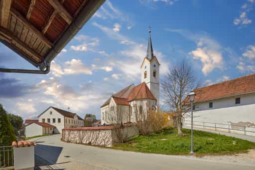 Pfarrkirche St. Peter und Paul, Rathaus Erlbach, Altötting