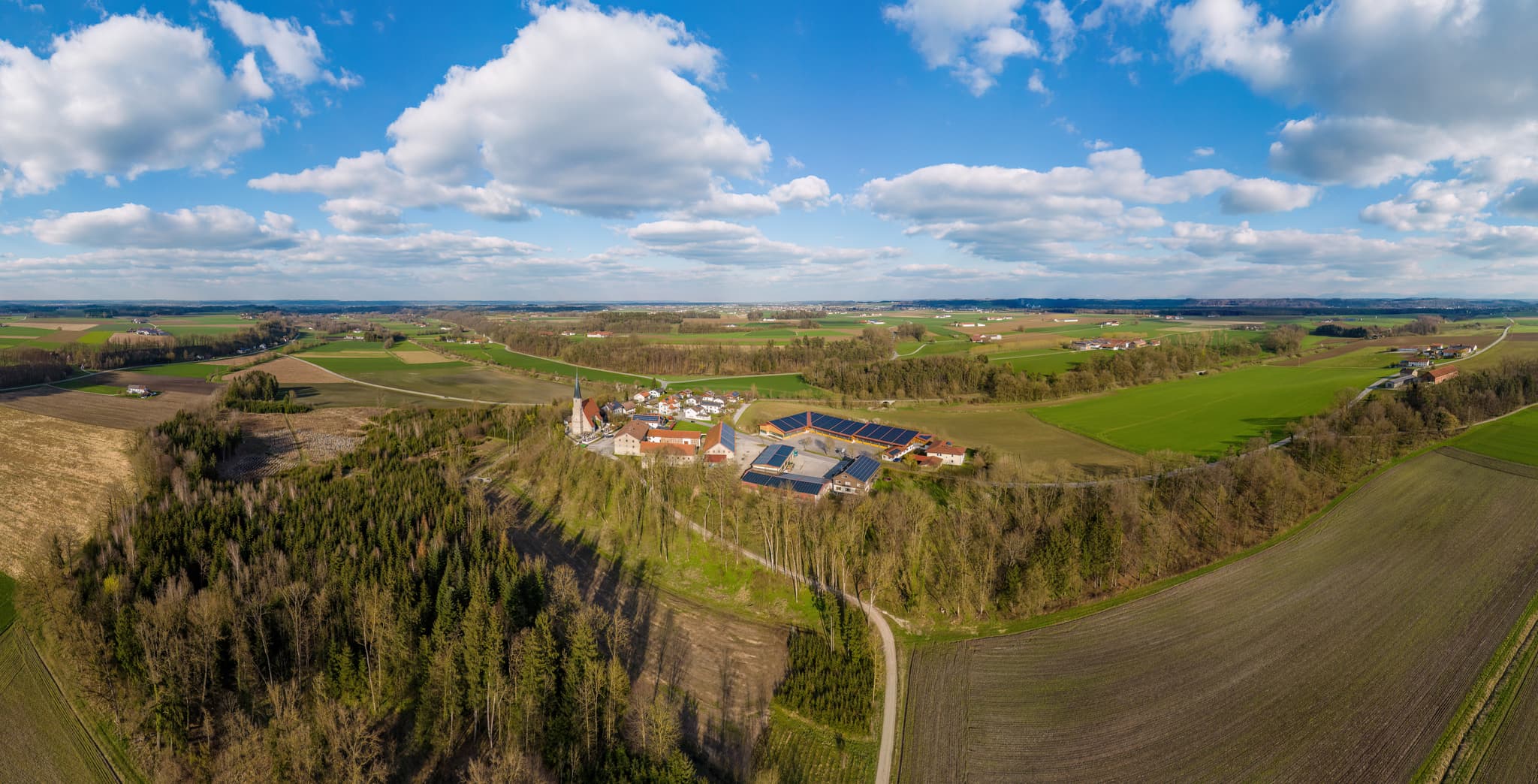 Pfarrkirche St. Staphan, Mauerberg, Garching, Altötting - Mauerberg, Luftbild, Drohne, Panorama, Pfarrkirche St. Staphan, Gemeinde Garching, Landkreis Altötting, Oberbayern, Bayern, Deutschland