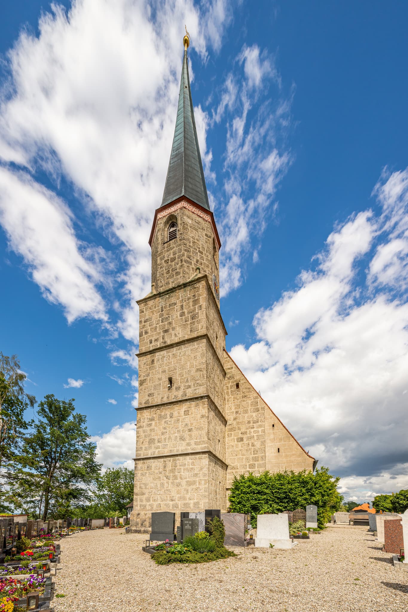 Pfarrkirche St. Staphan, Mauerberg, Garching, Altötting - Pfarrkirche St. Staphan, Mauerberg, Außenansicht architektonnisch, Kirchturm, Gemeinde Garching, Landkreis Altötting, Oberbayern, Bayern, Deutschland