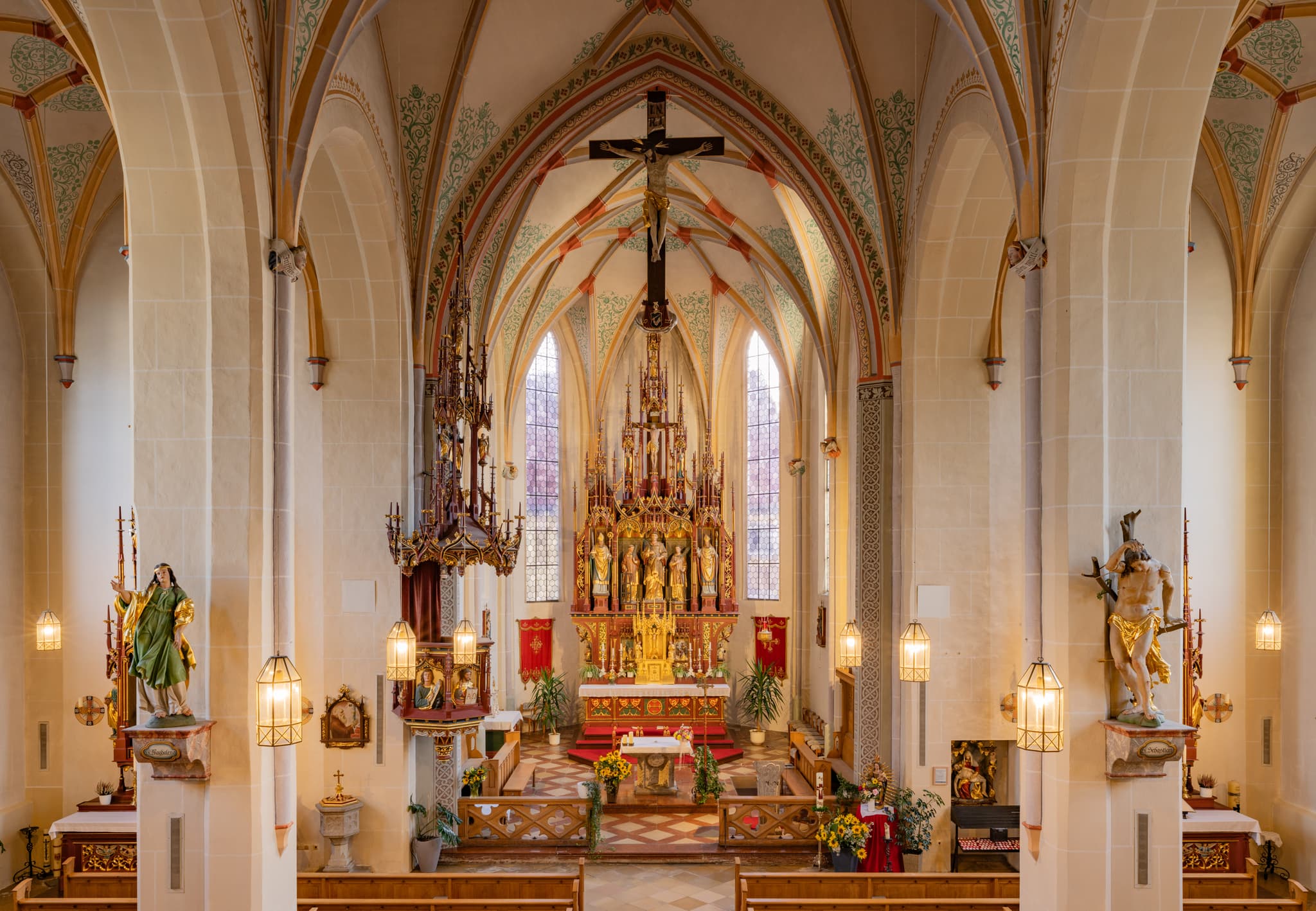 Pfarrkirche St. Stephanus, Triftern, Rottal-Inn - Innenansicht, Alterraum der Pfarrkirche St. Stephanus in Triftern, Landkreis Rottal-Inn, Niederbayern, Deutschland.