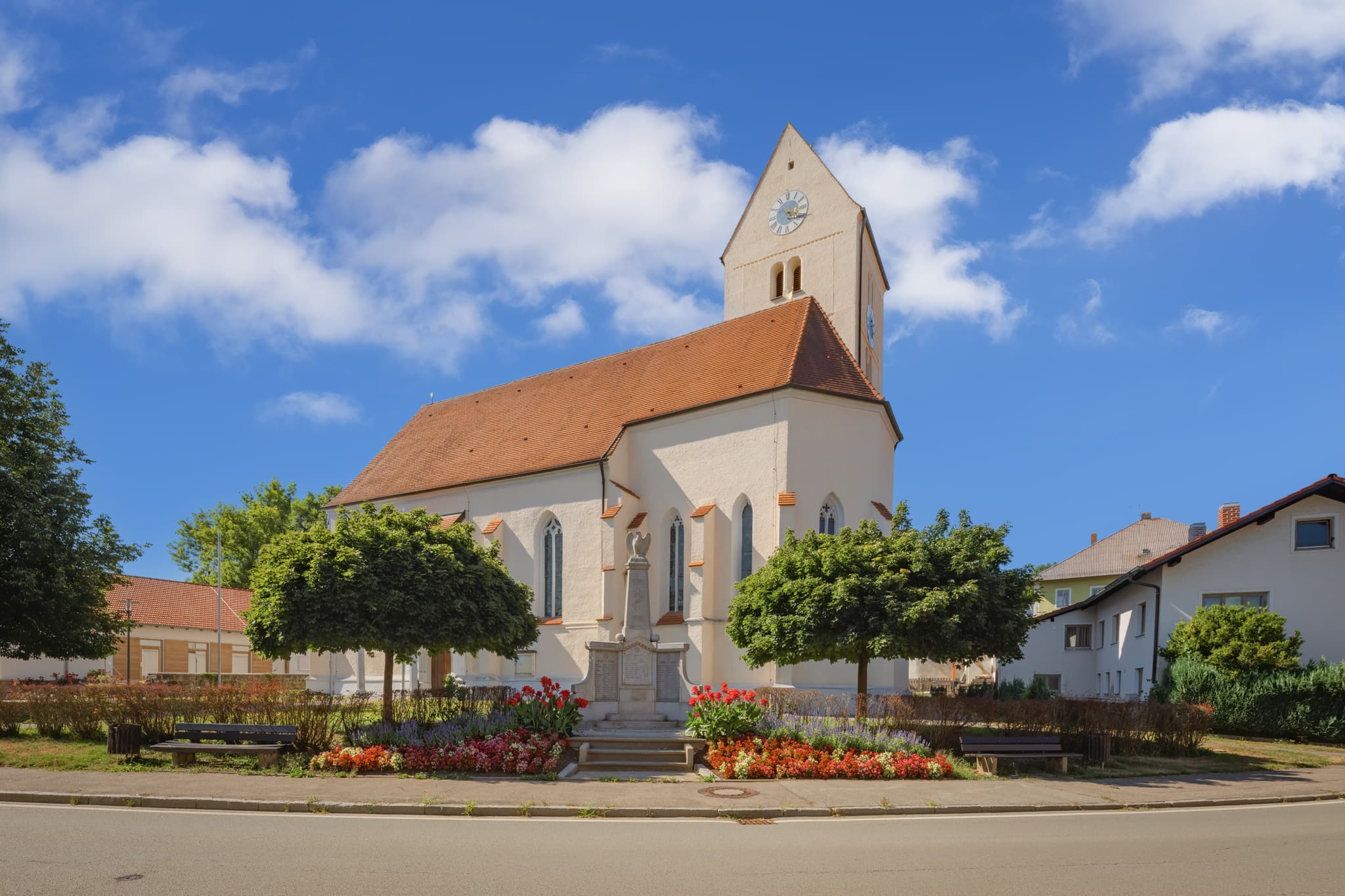 Pfarrkirche St. Valentin Reutern, Bad Griesbach, Passau - Die Pfarrkirche St. Valentin in Reutern, Ortsteil von Bad Griesbach im Landkreis Passau, Niederbayern, Deutschland. Ein Bauwerk der Region Bäderdreieck.