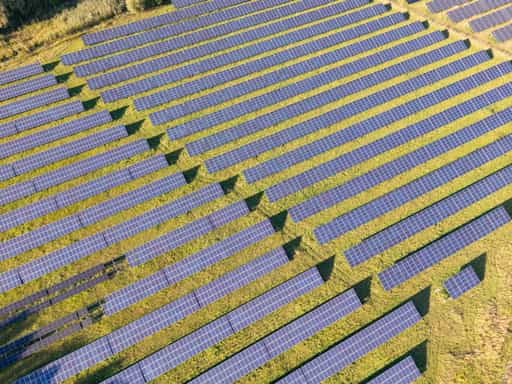 PV-Anlage hinter Naturium, Ering am Inn, Rottal-Inn