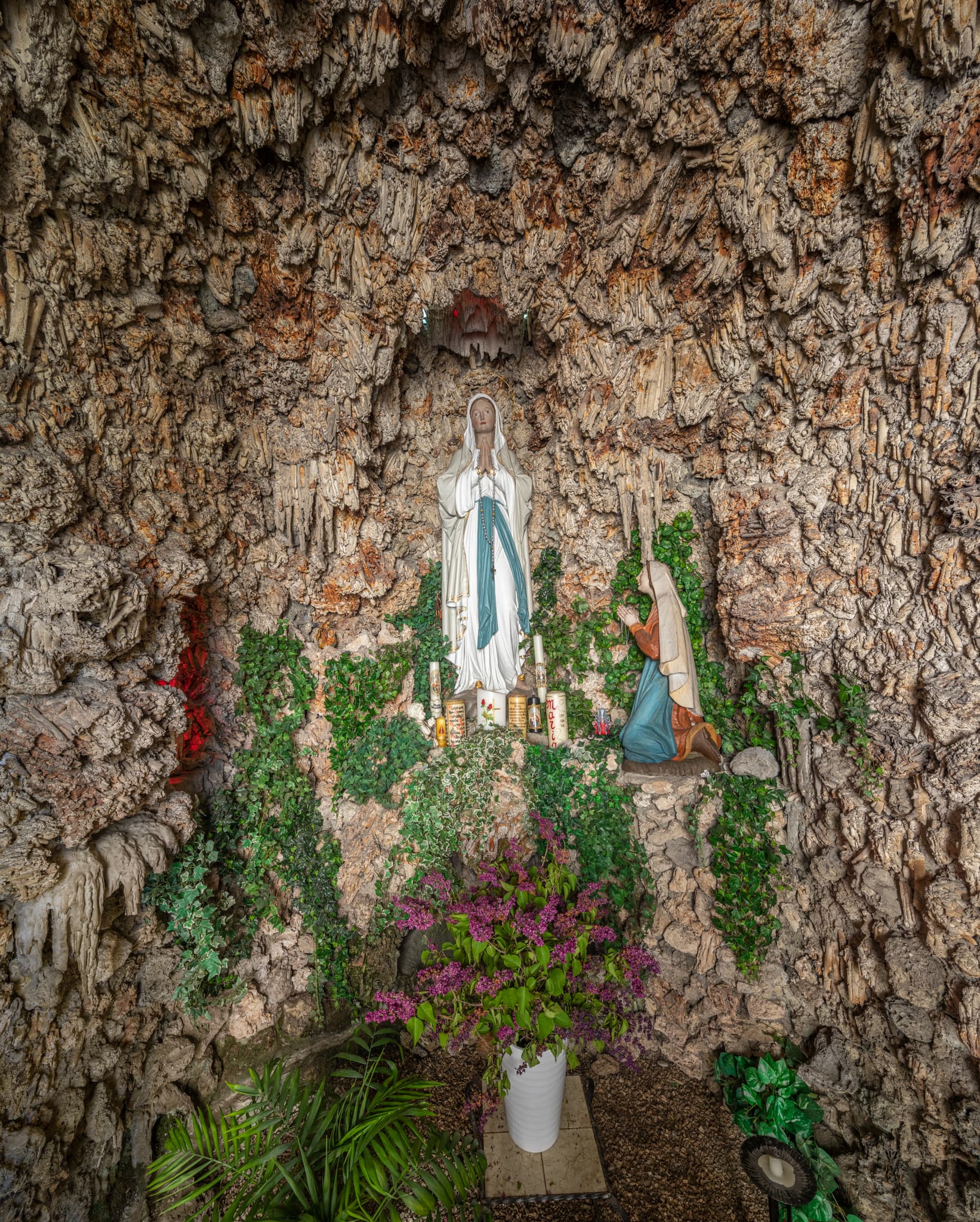 Ramsau Loreto, Reichertsheim, Mühldorf, Oberbayern - Mariengrotte der Ramsau Kirche St. Maria Loreto in Reichertsheim, Landkreis Mühldorf am Inn, Oberbayern.