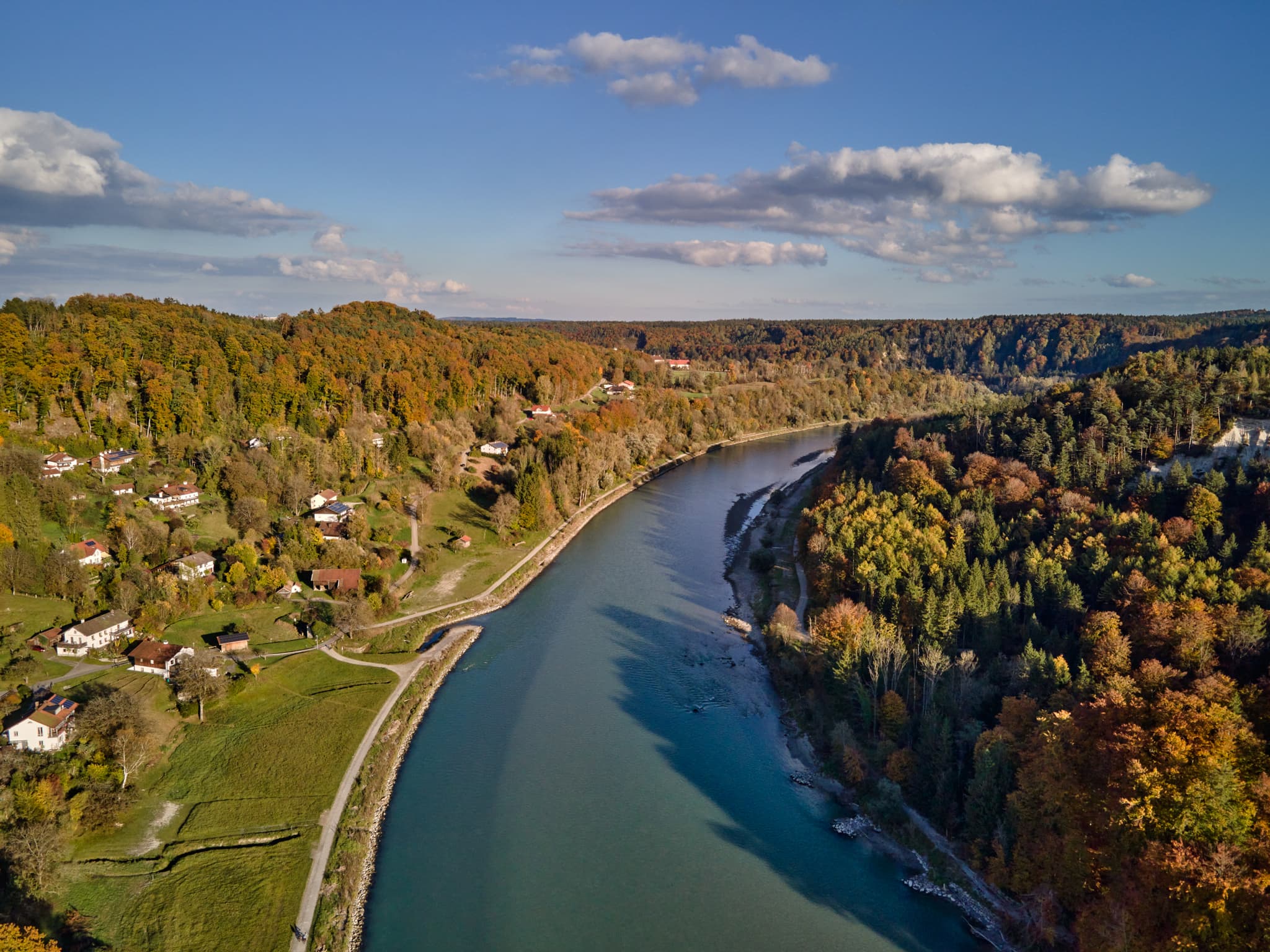 Salzachblick Pirach, Burgkirchen, Unterhadermark - Unterhadermark und Salzach bei Burgkirchen im Landkreis Altötting, Oberbayern. Eine weite Landschaft der Inn-Salzach Region.