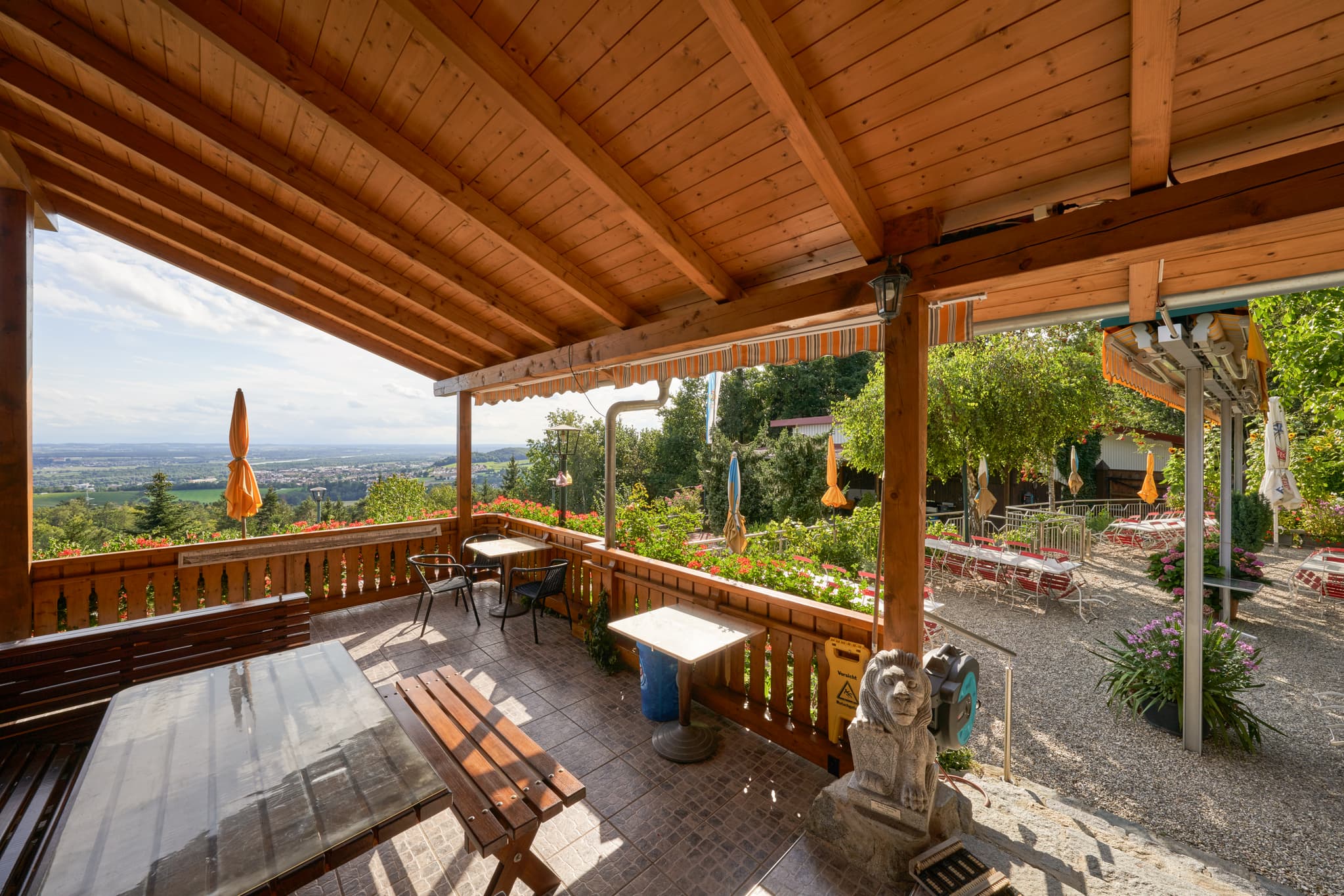 Schellenberghaus, Simbach am Inn, Rottal-Inn, Niederbayern - Gaststätte Schellenberghaus in Simbach am Inn, Landkreis Rottal-Inn, Niederbayern, Region Holzland, Bäderdreieck, Deutschland.